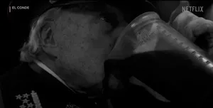 "El Conde": Netflix nos revela que Mi General Pinochet es un vampiro con problemas de contabilidad